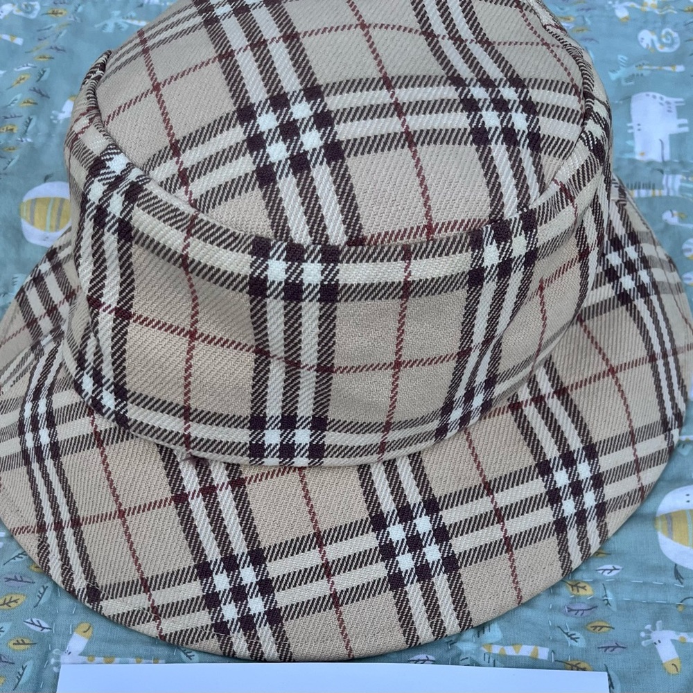 Burberry Bucket Hat (PRICE FIRM)